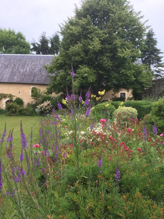 Bed and Breakfast De Ma Fenetre Saint-Martin-des-Entrées Exterior foto